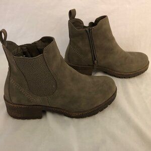 Maurice's Anna Smokey Gray Ankle Boot Size 7M